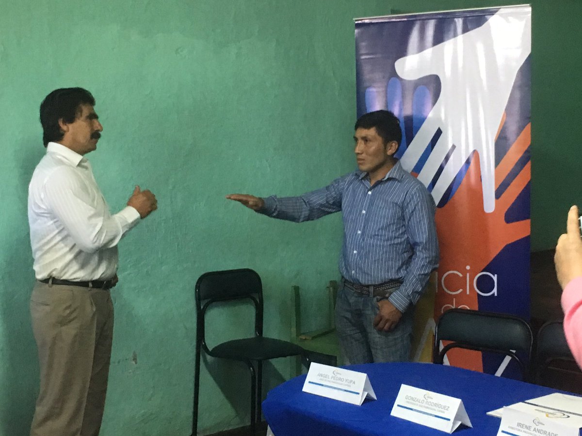 chimborazoCJ's tweet photo. 🔵Presidente del GAD parroquial #GonzaloRodriguez posesiona a #ÁngelYupa como juez de paz de la parroquia #Capsol https://t.co/fNIuk93HdF