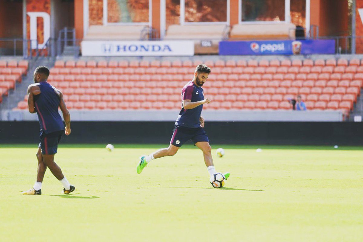 MANCITY_SM's tweet photo. Treino dessa manhã antes do confronto contra o @psg_sm! #ComeOnCity https://t.co/57AeLx8Tom