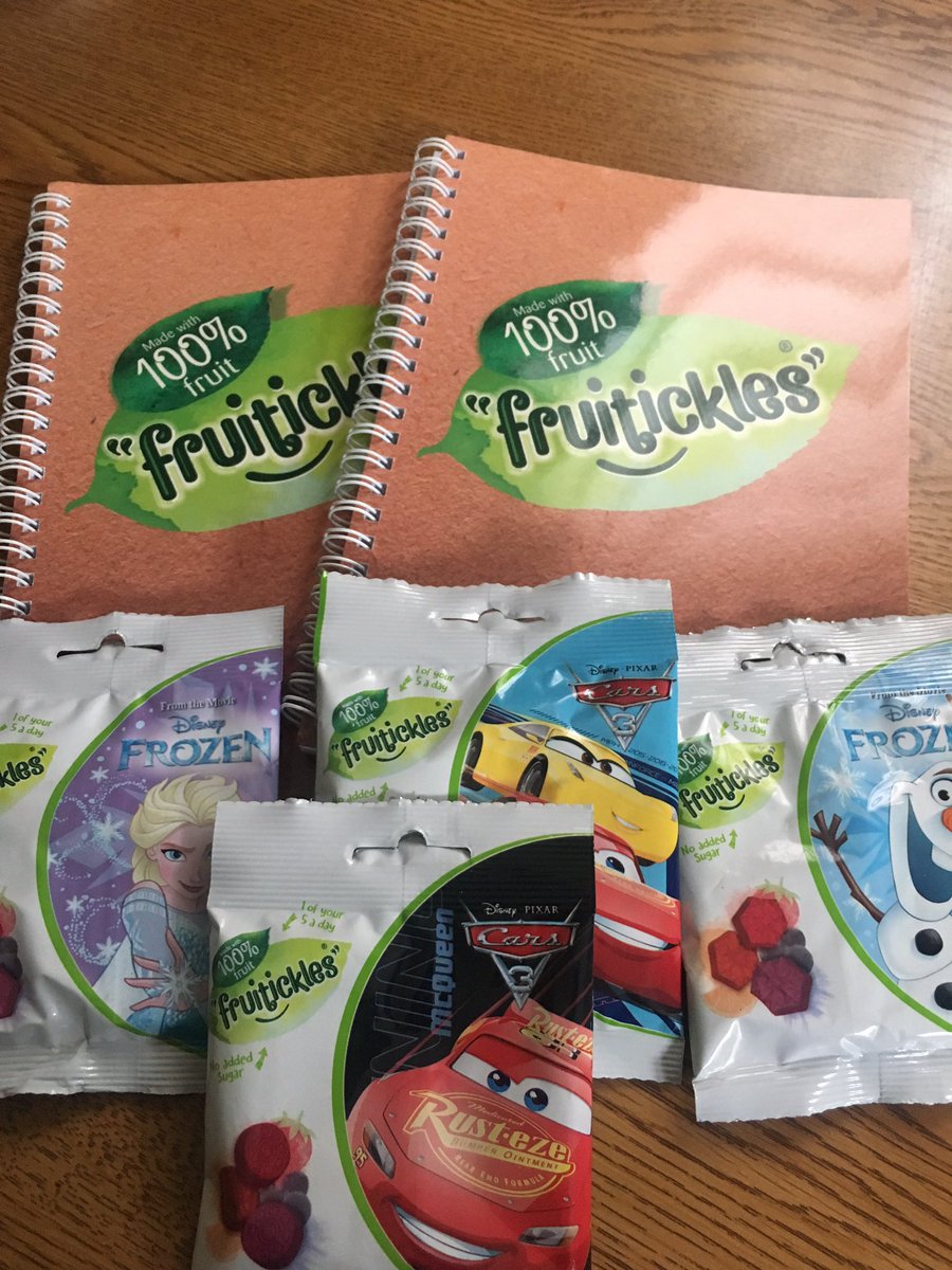 TweetyBird_Saz's tweet photo. Thanks so much for our gifts @fruitickles 😁 We're gonna try them out after tea! 😘😘😘 https://t.co/BAE2YVFn17