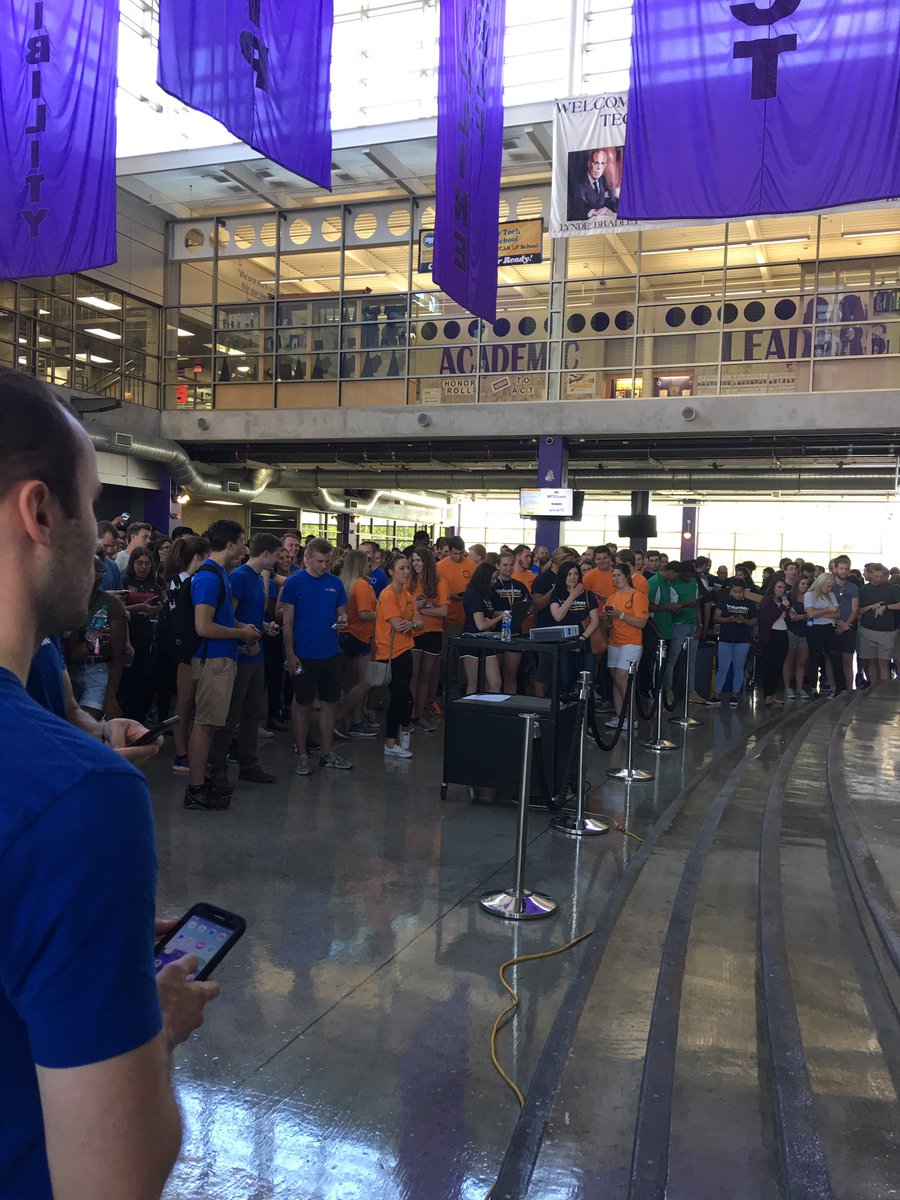 tjbart23's tweet photo. #PledgeToBePresent #LiveUnited https://t.co/hXBwqQqsiV