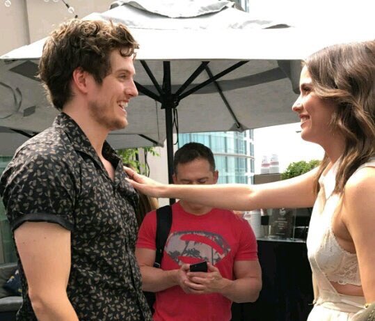 #TeenWolf

"+Perdona, ¿eres Malia?
-¿Y tú Isaac?
+¿Por qué el del fondo no nos puso  antes en escenas juntos?
-Para que vuelvas en la 6B"