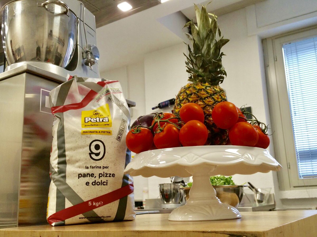 congustoinst's tweet photo. Questa sera #Vegetariano Mediterraneo #congustomilano #scuoladicucina #corsoamatoriale con lo chef Alberto Citterio π½
π
πΆππ½π₯π₯π https://t.co/nAd4jWUFOc