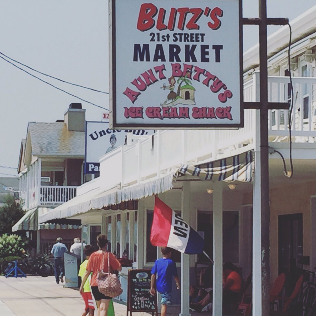 blitzsmarketoc's tweet photo. Welcome to Ocean City.☀️Kick back, relax and smile. ~Enjoy the nostalgia~❤️😎#blitzsmarketocnj #americasfavoritefamilyresort https://t.co/WeUKuJHVrE