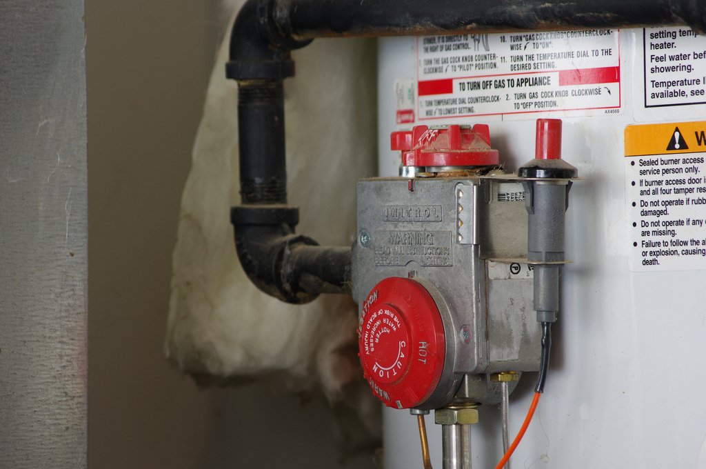 delong_services's tweet photo. Summer Plumbing Tip #5 - If you go on vacation, turn the water heater temp down and the fridge temp up.  #DFW #LeakDetection #Since1991 https://t.co/JBcsNq4cP3