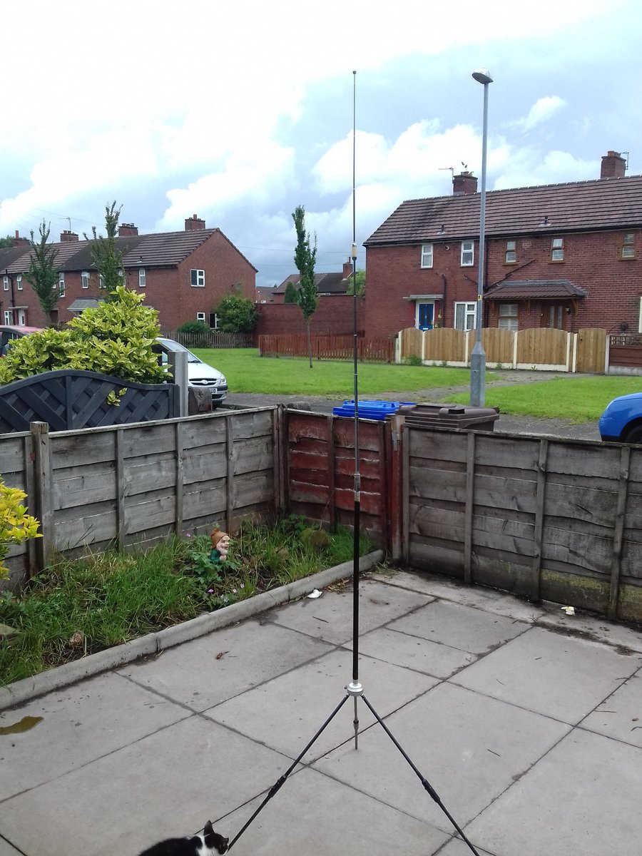 ianhyde72's tweet photo. Some of my new to me portable goodies for 10m and 2m ham bands..  #hamradio #amatuerradio #10m #2m #portableradio #SOTA https://t.co/Q0SnWYDQkd
