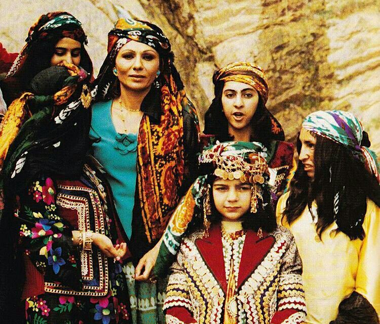 A_free_man22's tweet photo. انچه گذشت....
شهبانو در کنار عشایر غرب کشور
#RezaPahlavi
@ShahbanouFarah 
@Iranncorg https://t.co/tJV7mfl2A8