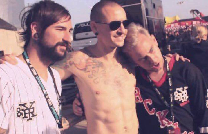 AltPress's tweet photo. The music world is mourning the loss of Linkin Park’s Chester Bennington: https://t.co/UE6NjpbWvR https://t.co/N1j3OZyC1p