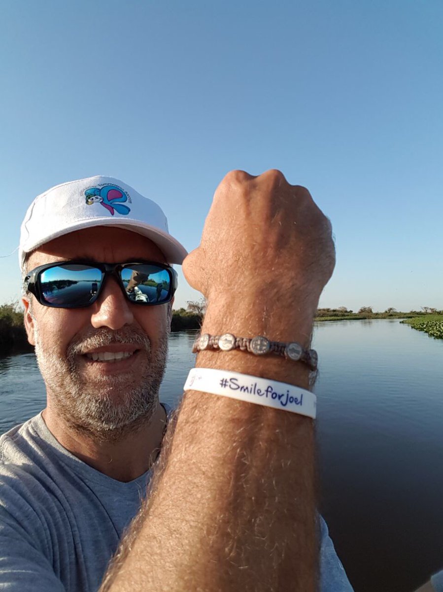 Smileforjoel1's tweet photo. Thank you to footballing legend Gabriel Batistuta for this amazing picture of support from Argentina! 🇦🇷 #smileforjoel https://t.co/d8d8MERsVk