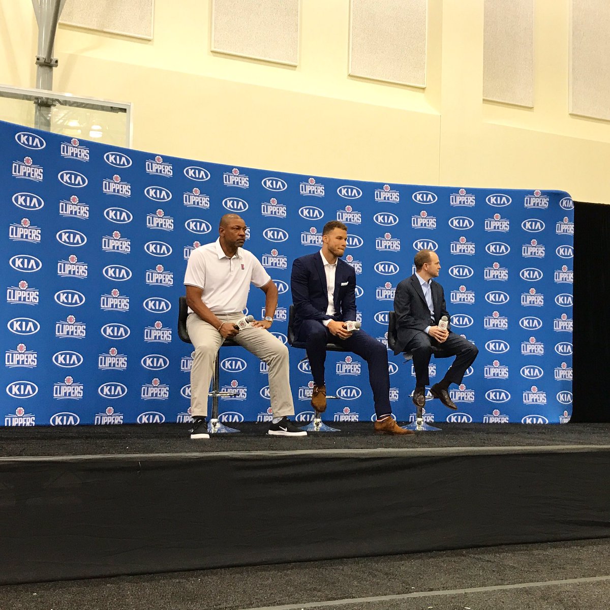 RikDaddy's tweet photo. Blake Griffin said that he talked to 5 foot specialists and they all said he's on schedule to return by training camp. #welcomebackblake https://t.co/sysC20Ocdy