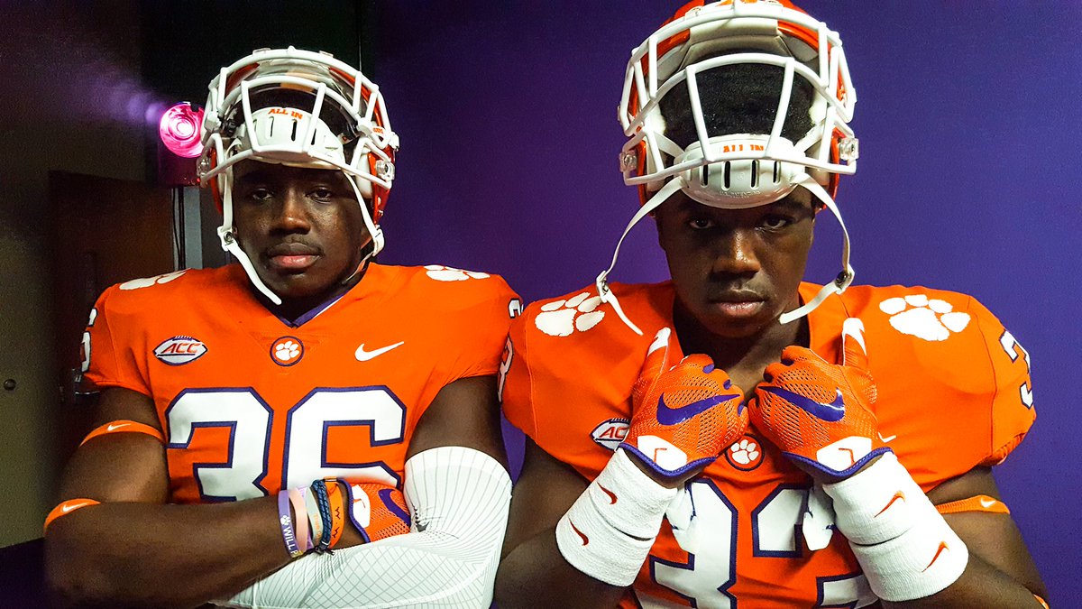 ClemsonFB's tweet photo. π
#CUShowcase https://t.co/FEKlhs3d9W