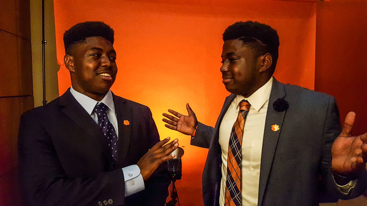 ClemsonFB's tweet photo. π
#CUShowcase https://t.co/FEKlhs3d9W