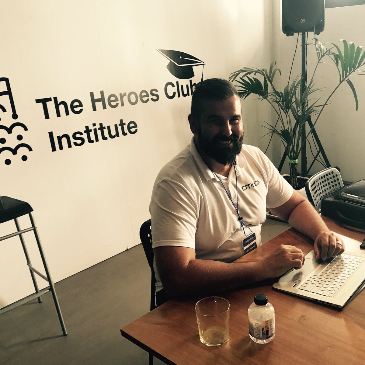 AurelioGdS's tweet photo. #PasarelaDigital @Cofares @the_heroes_club Emma Bernardo @abarbero @designetworking @abel_linares #MentoresTheHeroesClub y @david_bernabeu https://t.co/boa68eTqlx