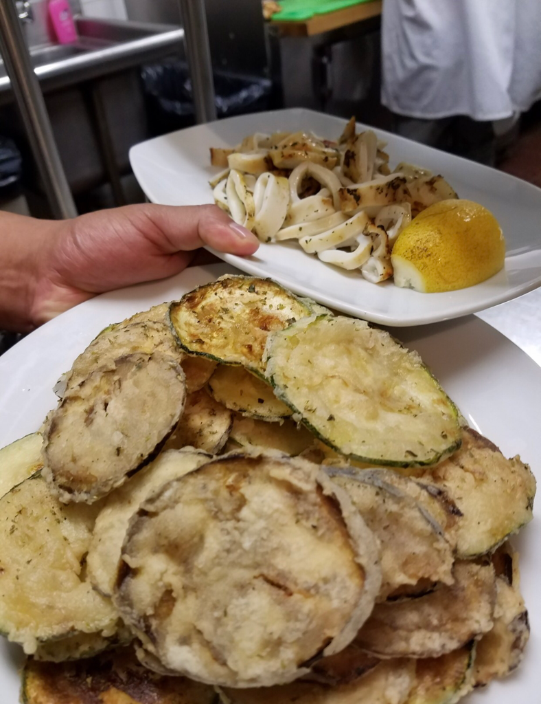 AperiTivoNYC's tweet photo. Getting stacked for #lunch 🔥🔥🔥

#zucchini #zucchinichips #calamari #seafood #midtown #nyc #nomnom #eeeeeays #manhattan #delish #forkyeah #ny https://t.co/ianMx9I5CT
