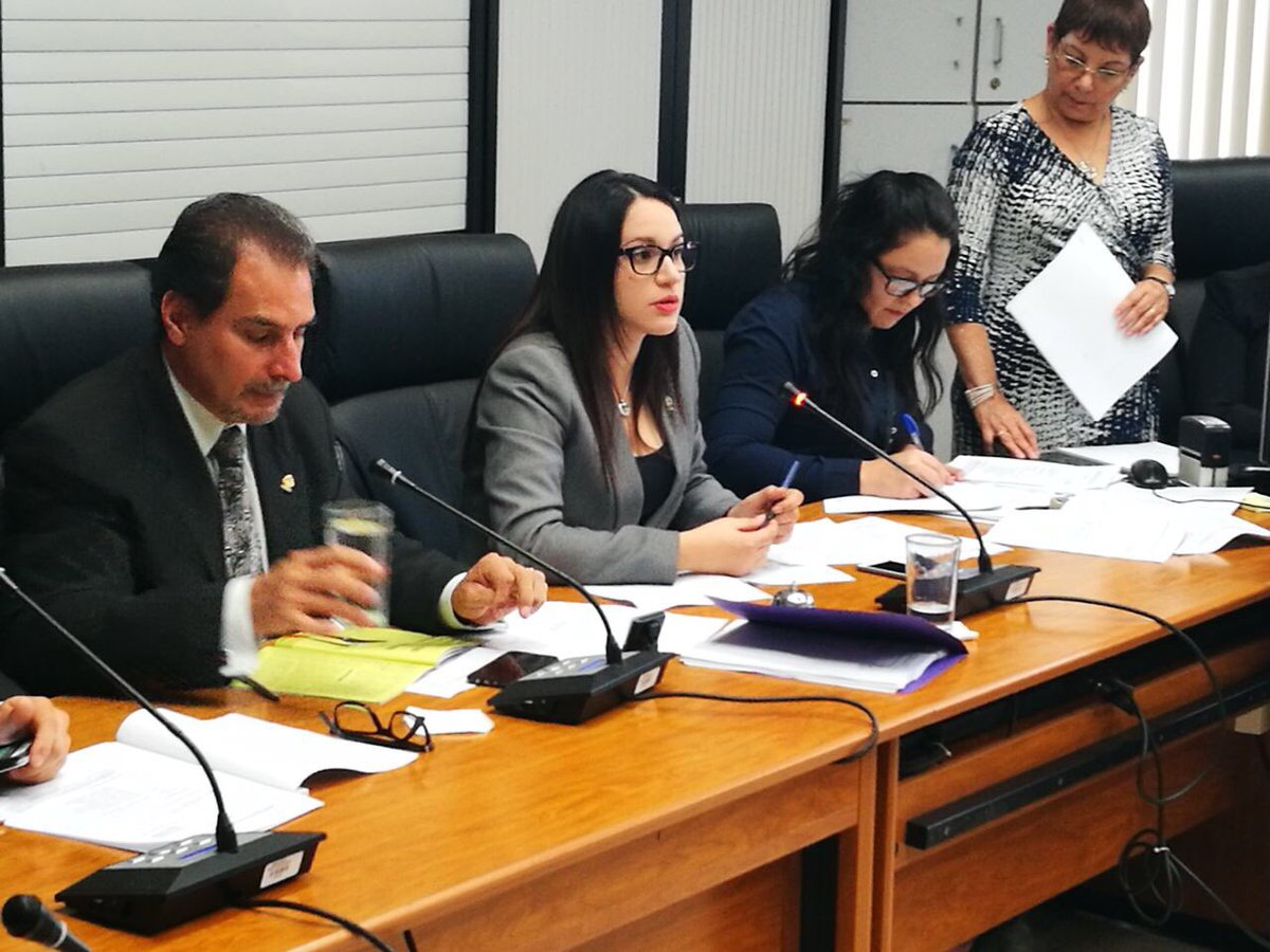 Silvia_SanchezV's tweet photo. En Comision de Seguridad recibimos Walter Espinoza Director @oij_Organismo para referirse a la situación de crimen organizado en el país. https://t.co/pwRMJuu5ep