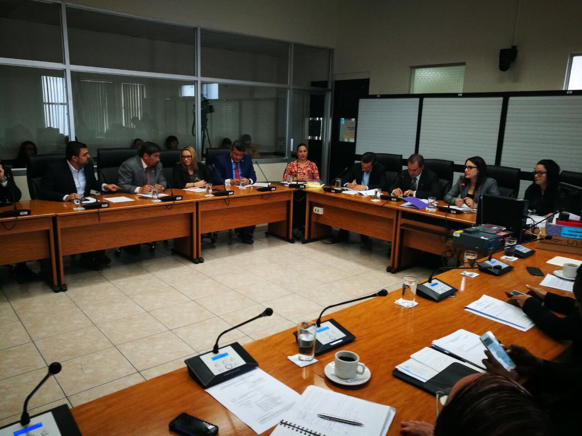 Silvia_SanchezV's tweet photo. En Comision de Seguridad recibimos Walter Espinoza Director @oij_Organismo para referirse a la situación de crimen organizado en el país. https://t.co/pwRMJuu5ep