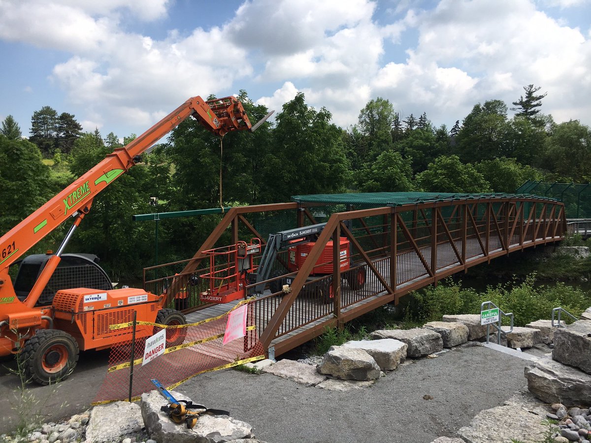 BramaleaFence's tweet photo. Project complete. Protecting people from flying golf balls. Great job done by Daniel, Mark, Rene, Dimitri and Frank. https://t.co/b5TYR8CnJm