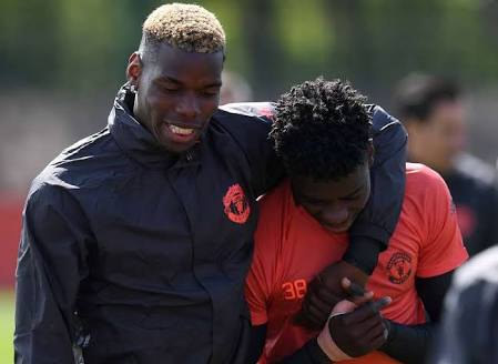 ManUtd_SM's tweet photo. Hoje é dia dos que fecham 10/10 contigo. Feliz dia do amigo! 👊😜 #MUFC https://t.co/2l3Nzdzw5O