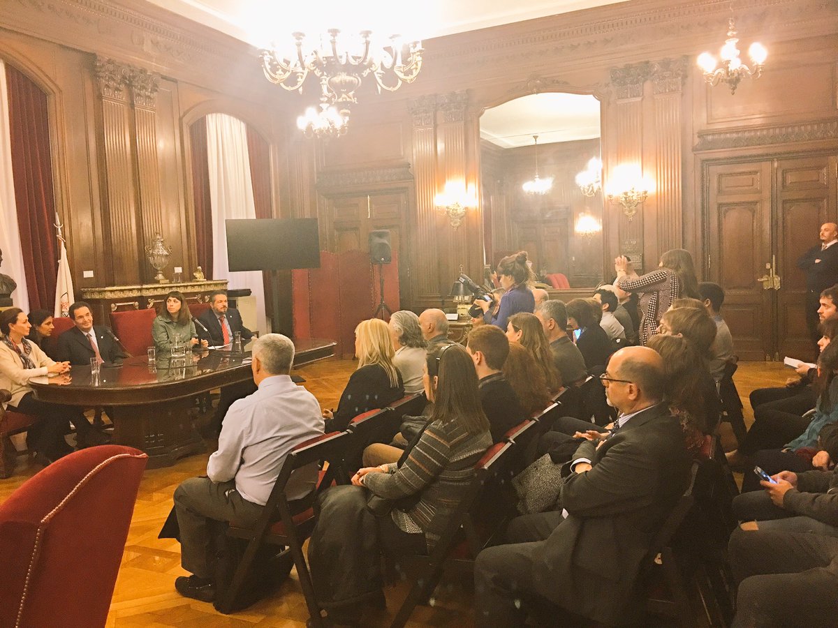 nataliafidel's tweet photo. En @LegisCABA con Alain Weill, Presidente de la Federación Mundial de Hemofilia, a quién reconocemos como Huésped de Honor de la Ciudad. https://t.co/4cgOZG2Oy1