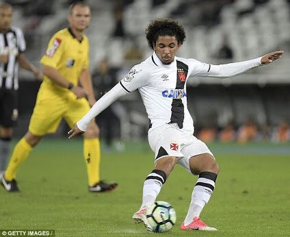 Spurs_sm's tweet photo. Outra contratação de hoje, é o volante Douglas, grande jogador, tem um futuro brilhante!
#Brazil_Spurs https://t.co/ZDcwpAZXsS