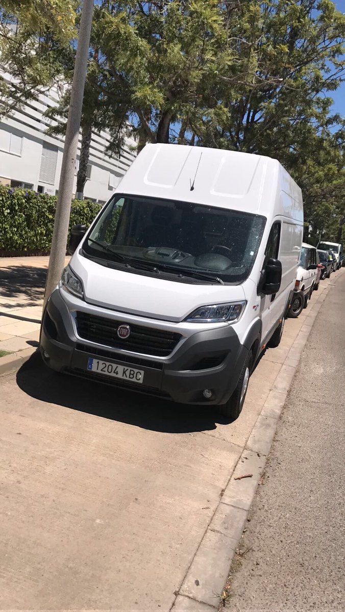 Antonio1996_CK's tweet photo. Me han robado la furgoneta. Tiene 20 días y 2mil km. Por favor difundir. En Alcala de guadaira. Tiene claraboya arriba muy significativa. RT https://t.co/1hoTTnFtYJ