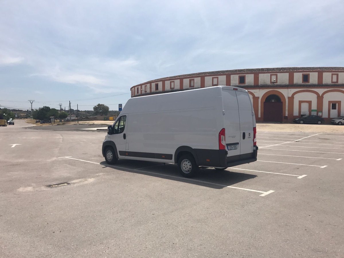 Antonio1996_CK's tweet photo. Me han robado la furgoneta. Tiene 20 días y 2mil km. Por favor difundir. En Alcala de guadaira. Tiene claraboya arriba muy significativa. RT https://t.co/1hoTTnFtYJ