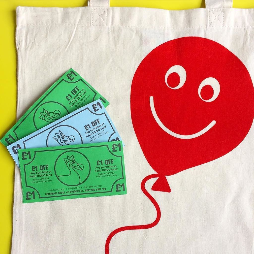Whyyyy have we never printed our Happy Ballloon in red before?!?! 😍❤️🎈❣️🦀🎒⛑👠🍷🌶🍎 We have a small amount of these as… ift.tt/2vFYKpU