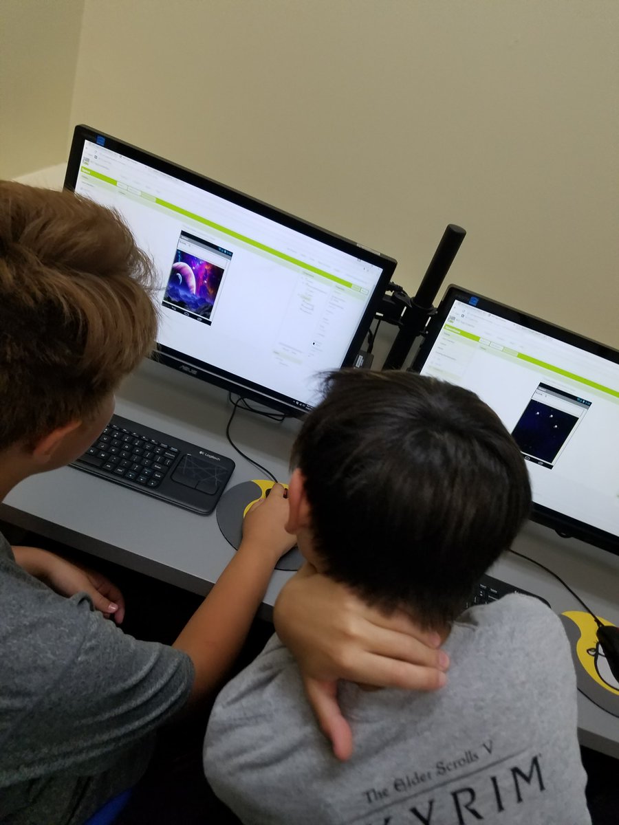ComputerwiseEdu's tweet photo. Woodland Hills campers working on their #StopMotion movies and #andriod #Apps. #CWKCAMP #SUMMERCAMP #STEMCAMP https://t.co/5bM49IbUGx