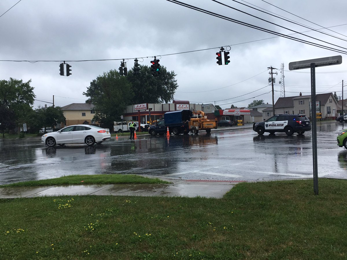 Union Road closed between Como Park Blvd and Duke in Cheektowaga because of flooding under the overpass <a href="/WGRZ/">WGRZ</a>
