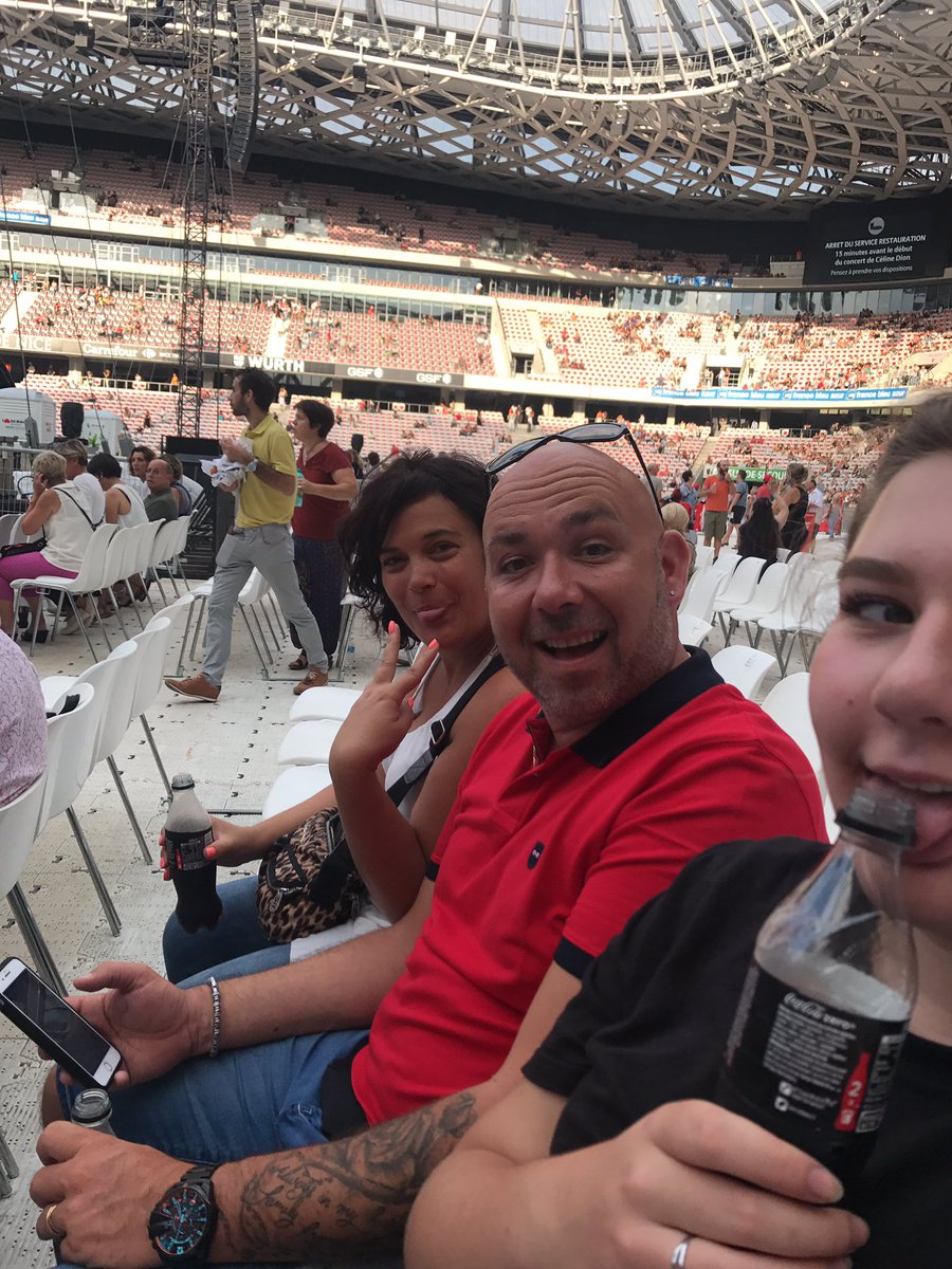 sylvianepfo's tweet photo. #CelineDionLive2017 https://t.co/68mHE2wCrK