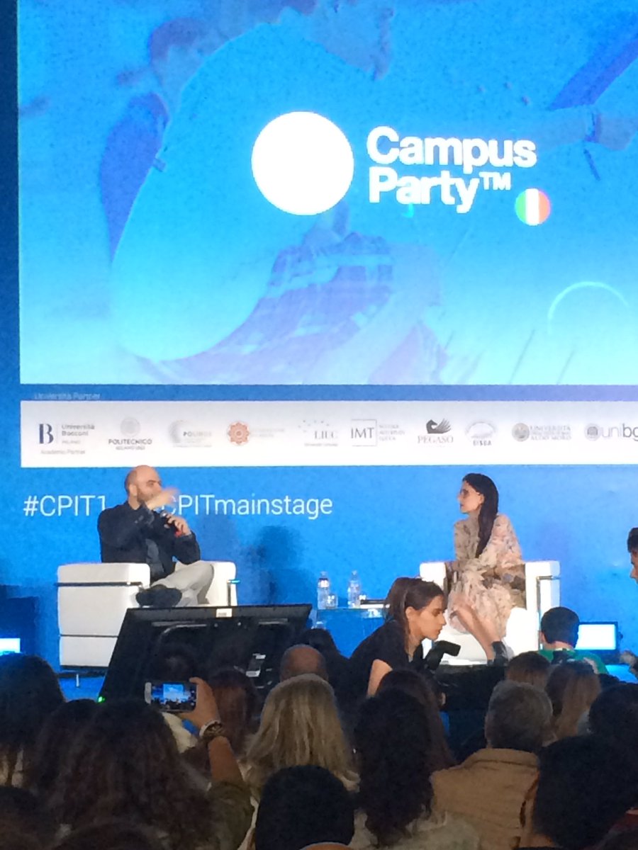 3040regen's tweet photo. "Trovate il coraggio di fallire nel modo più plateale e pirotecnico " @robertosaviano speech straordinario a @campusparty https://t.co/7KpDImrB0B