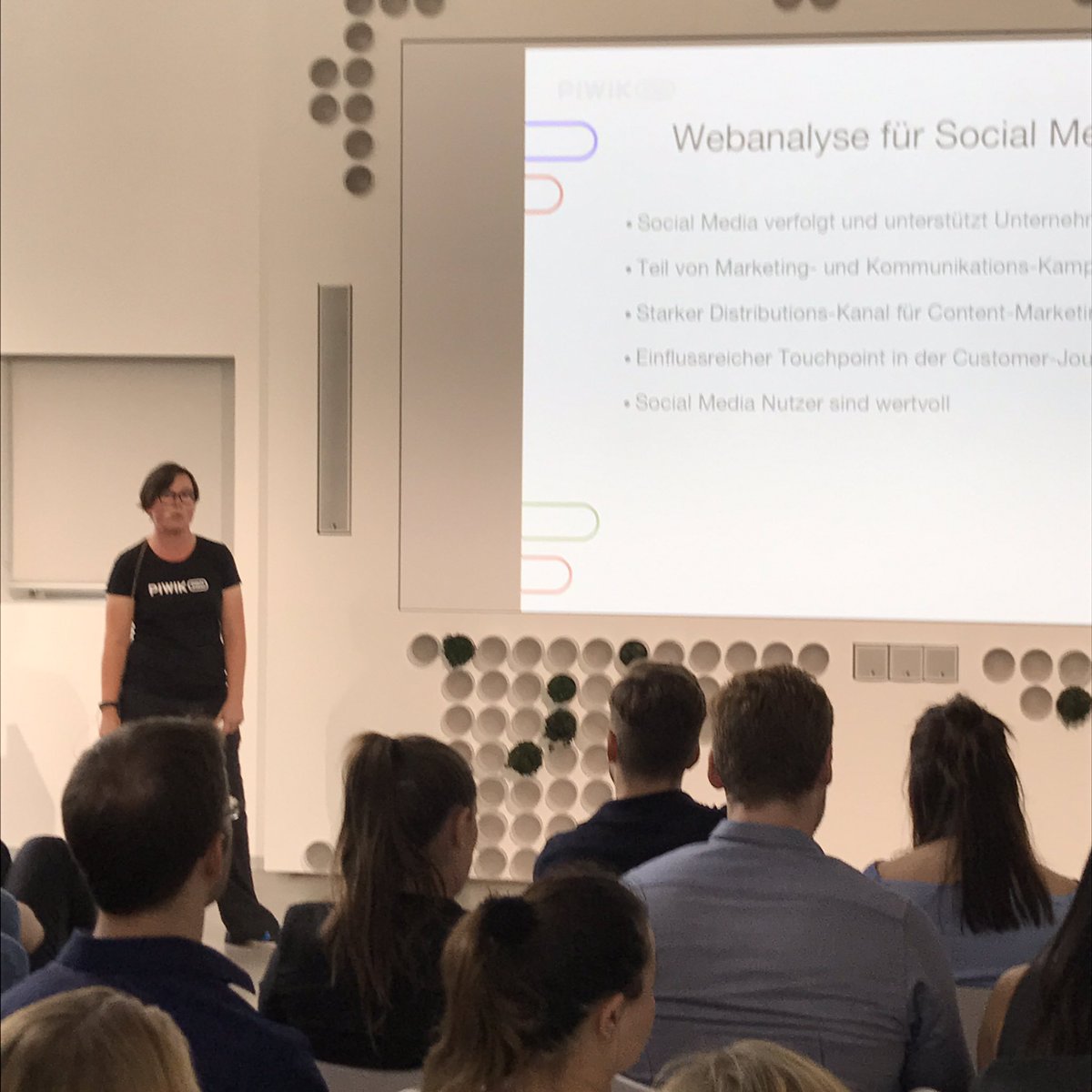 InVisionDE's tweet photo. Heute beim #SoMeD: #Webanalyse  für #socialmedia mit Britta Behrens @InVisionDE https://t.co/75wWcYW7uX