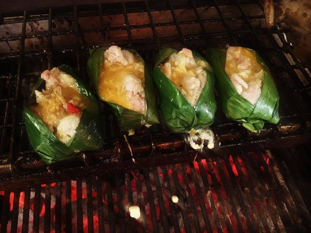 On the bar snacks tonight ...little 'jin som mok kai' - grilled banana leaf wrapped tangy fermented pork with ligh… ift.tt/2uNdhnB