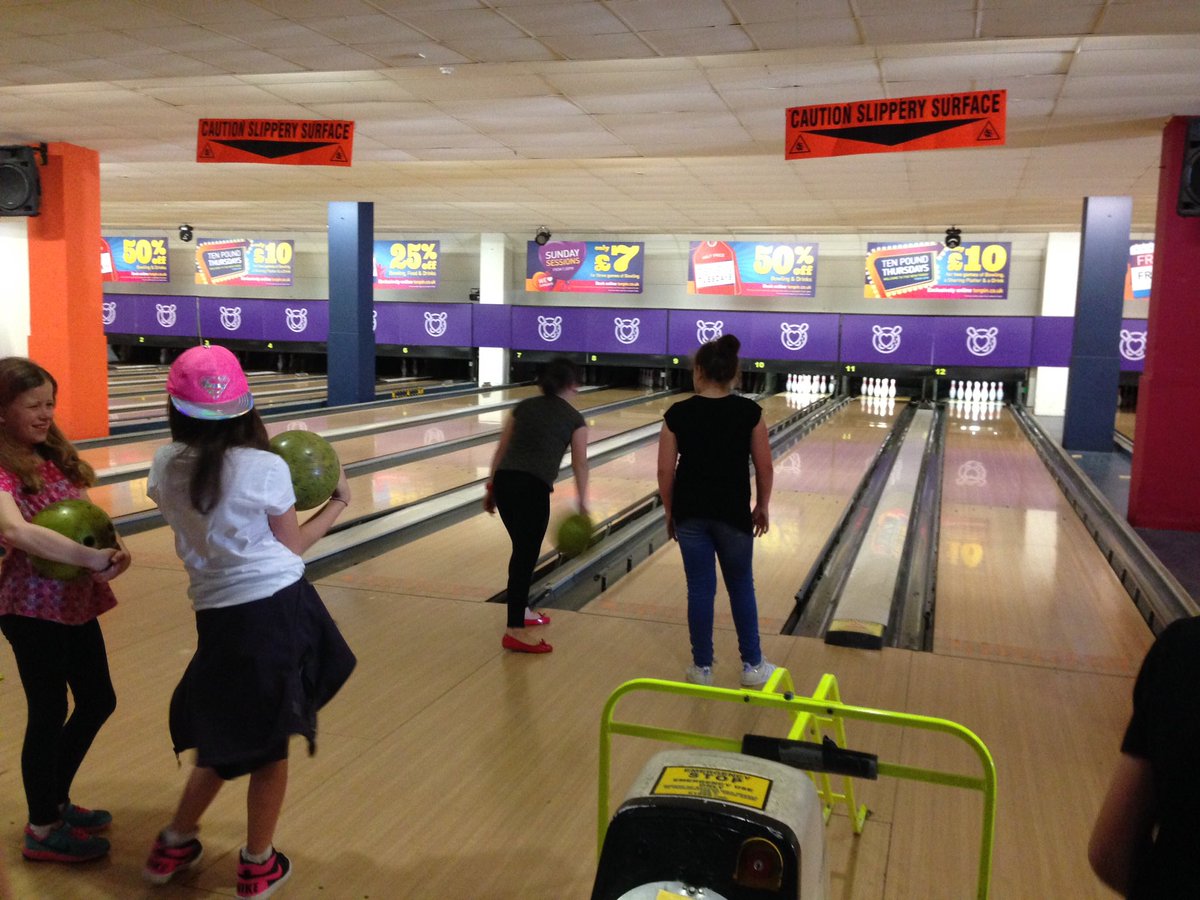 diversityPPS's tweet photo. Bowling night with the year 6s! https://t.co/BjgzKlbOAq