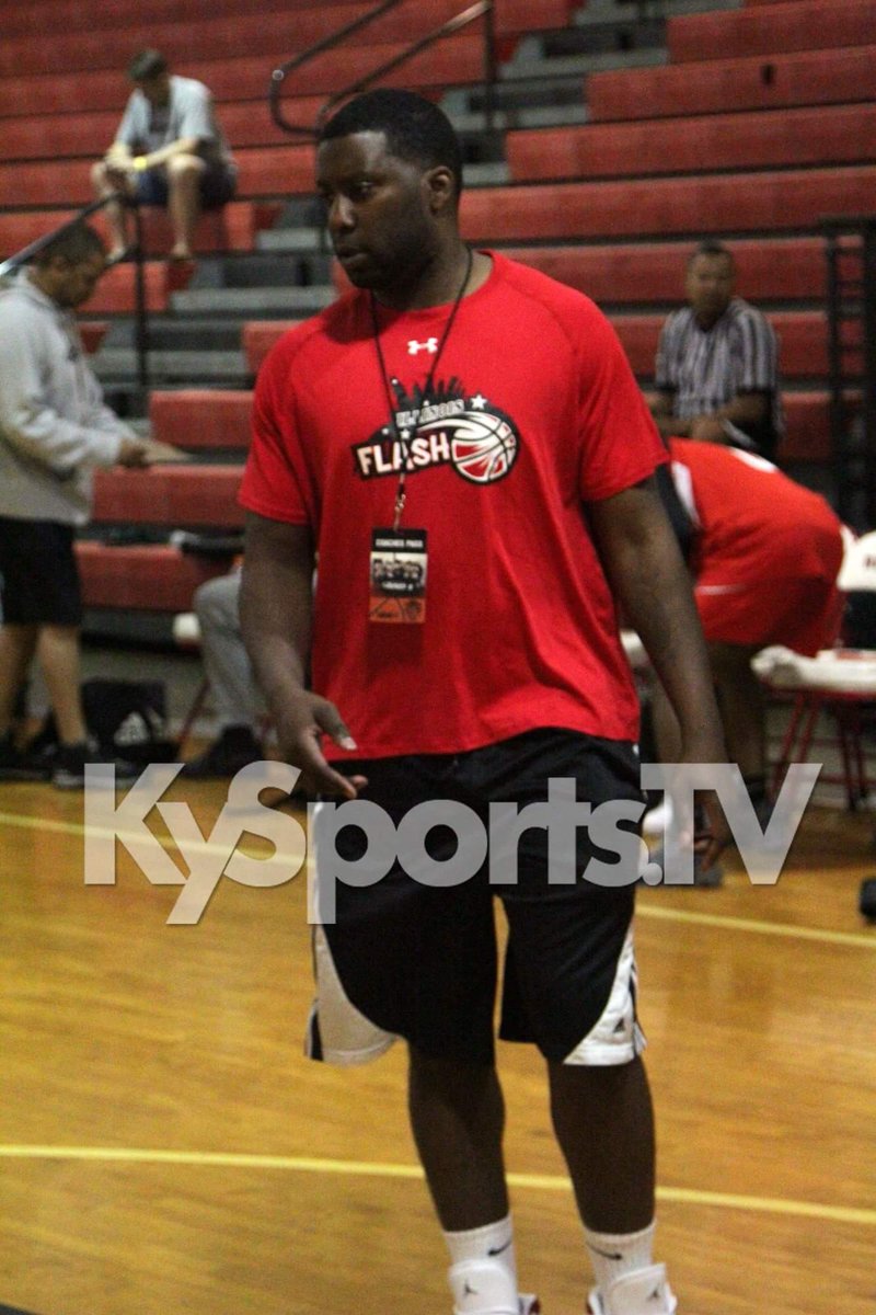 hoop_connect's tweet image. Illnois Flash comes in to the finals ready to make a run for the title @IlliFlashBBall @SLAMonline_HS @and1basketball