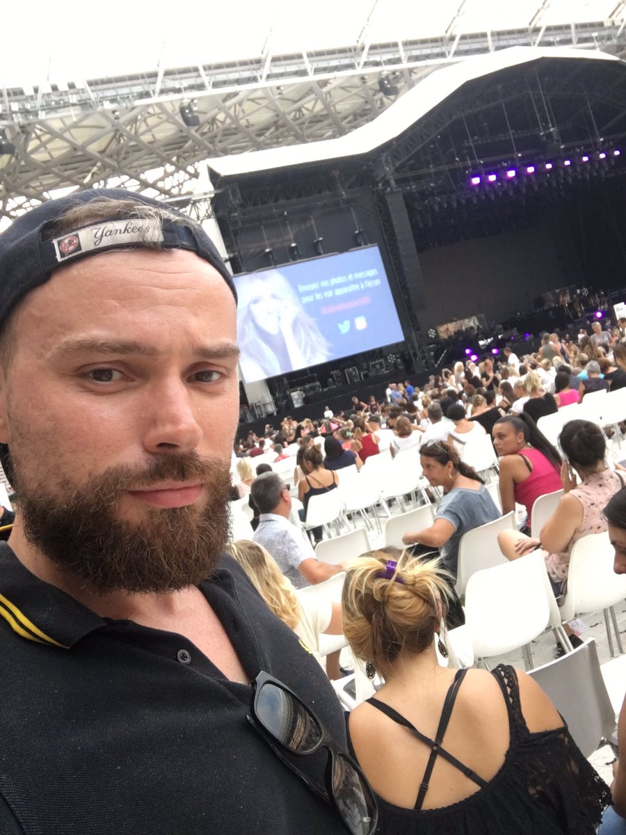 Nicolas M (@nicolasmaille) on Twitter photo Suis tellement content d'être lô #CelineDionLive2017 Suis tellement content d'être lô #CelineDionLive2017