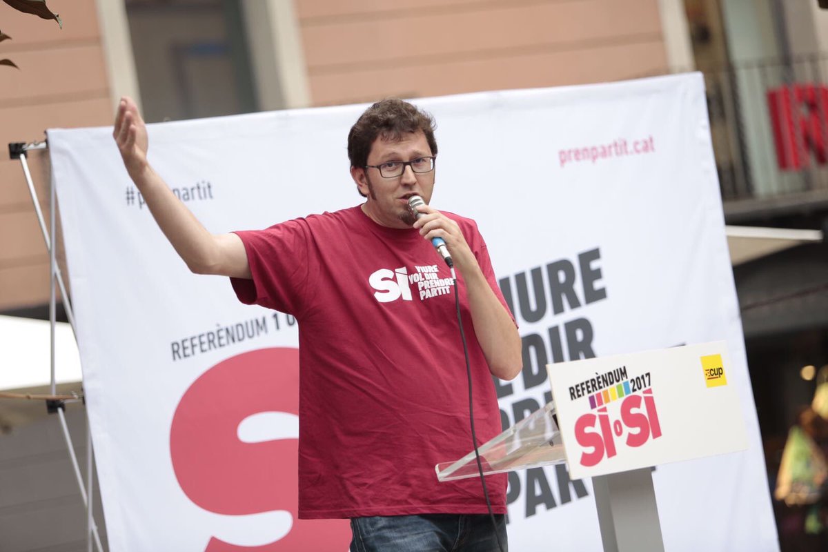 CUPOlot's tweet image. Comença l'acte pel SÍ a #Olot amb la intervenció de l'alcalde @JaumeTai de la @cupnavas. #ReferèndumCAT #percanviarhotot
