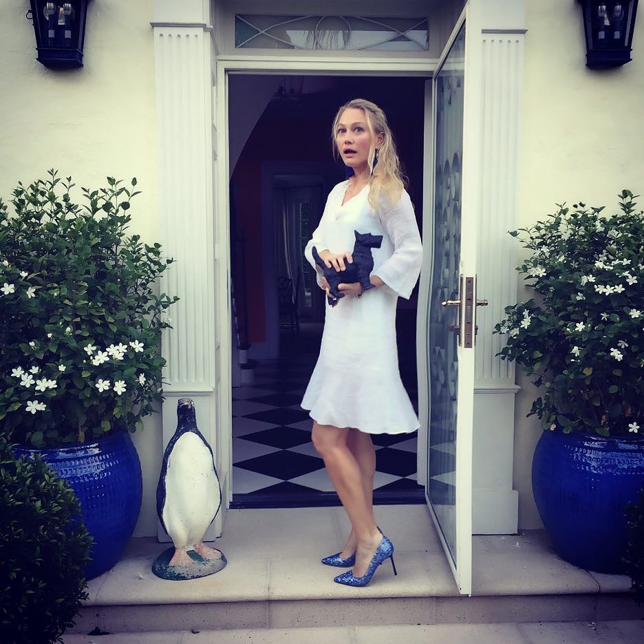 sarahwynter's tweet photo. He ain't heavy, he's my doggie. #bronze #toto #heisheavy https://t.co/pFusVtiFEo https://t.co/SQtcTAb4nO