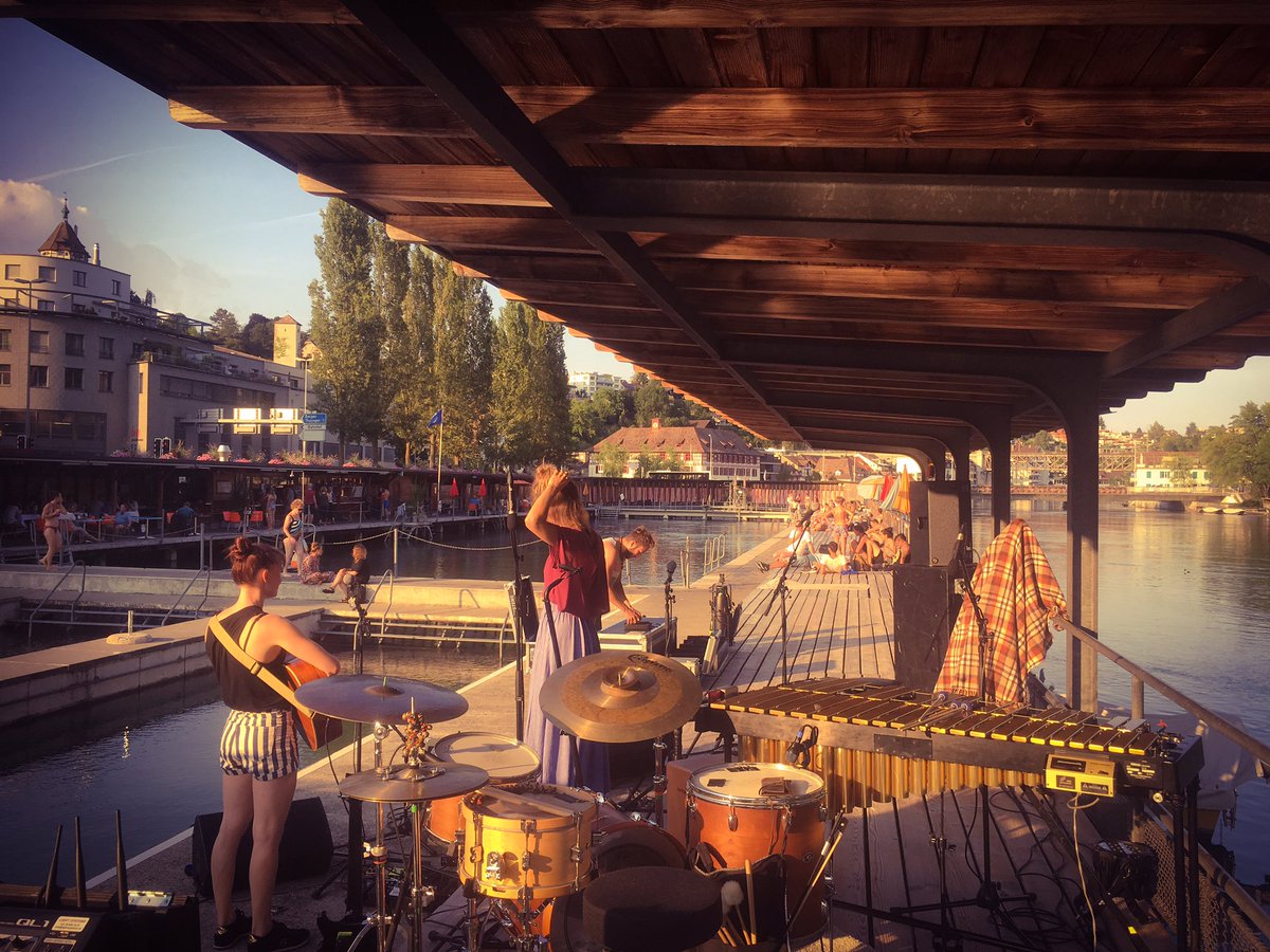 Tschau Hamburg, Hoi Schaffhausen! Wie wunderschön ist es denn hier he.. <3 Rhybadi #Schaffhausen