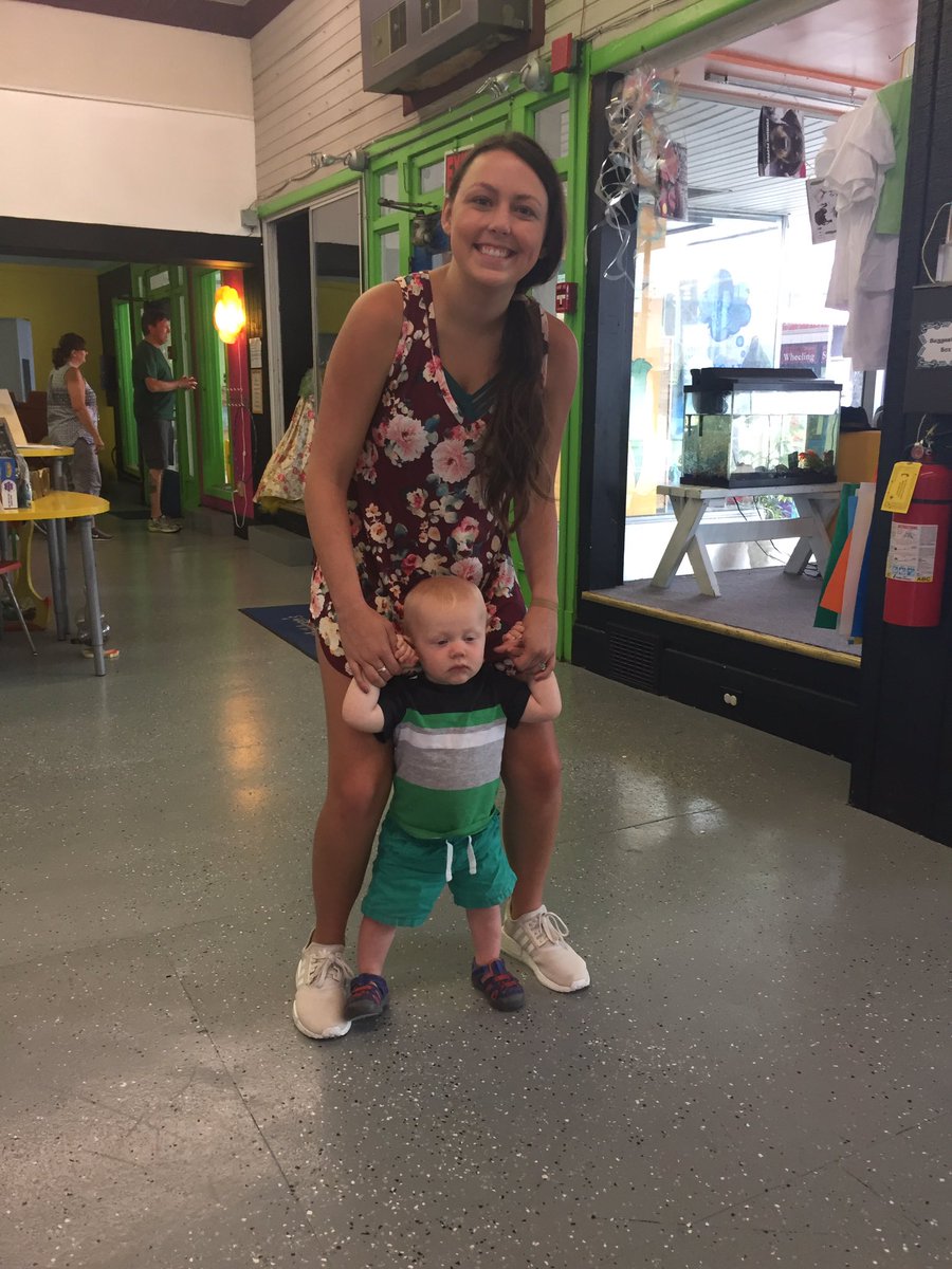 oliviatdurham's tweet photo. Sometimes being a nanny for 4 kids can be fun-ish. Like you can go to the children museum& the pool.
#ItsStillHardTho #NotReadyToBeAMom https://t.co/qaseHWC6Nk