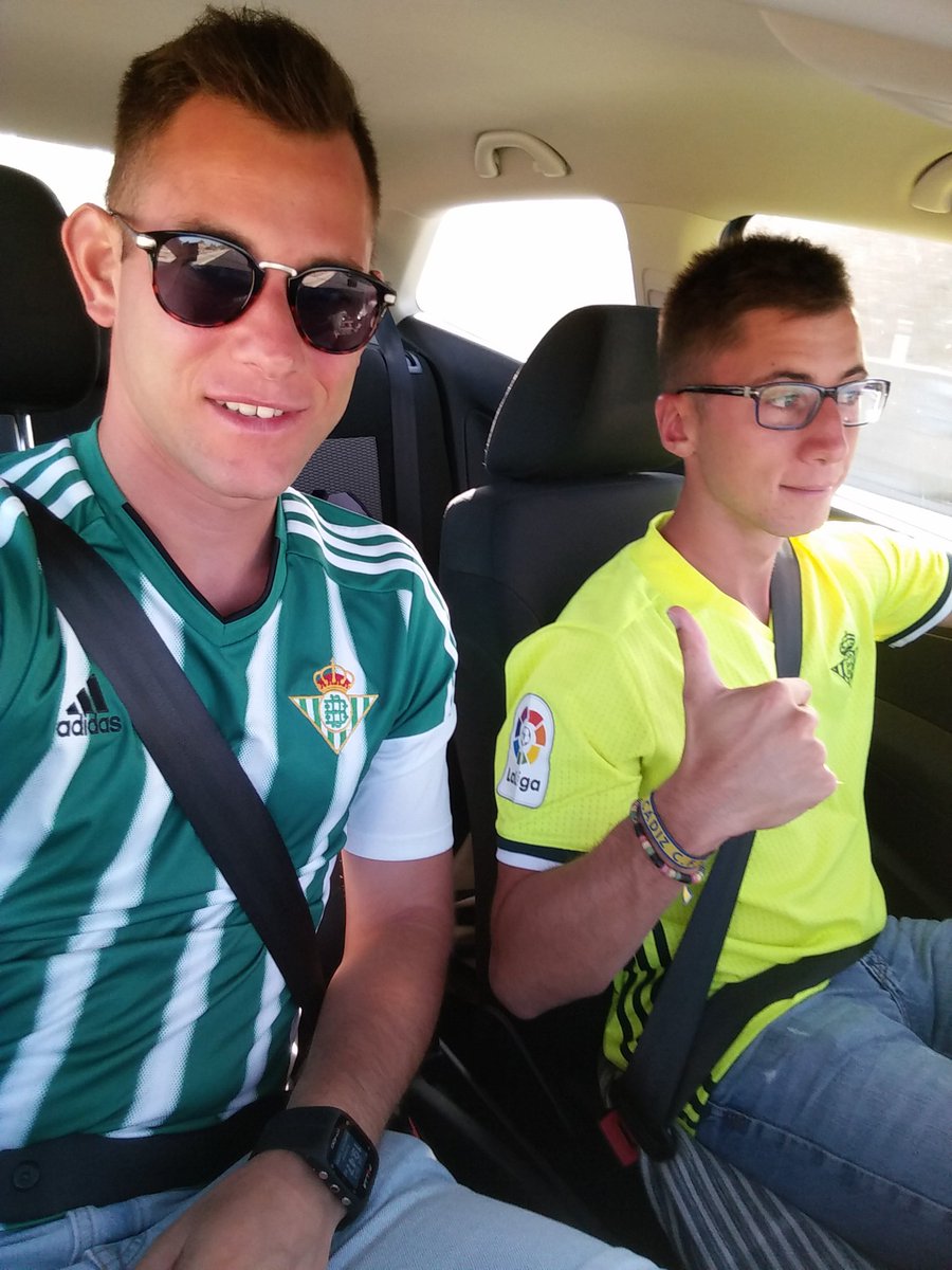 tuti_4's tweet photo. #PartidoWiko ¡Vamos Betis! Hacia Faro... https://t.co/uVwtJrZMOR