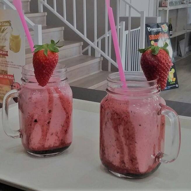 LaMasera_'s tweet photo. Deliciosas smoothies con frutas 100% naturales y preparados al momento por tan solo 3,90€ https://t.co/YM4iRDF4vx