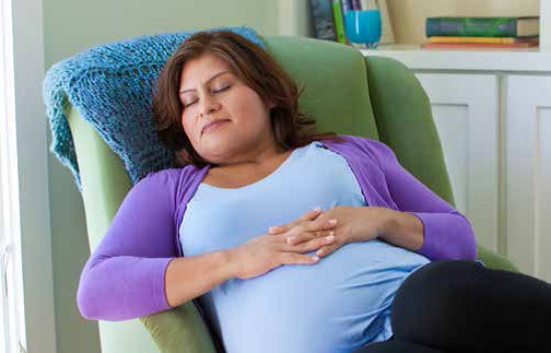 modhealthtalk's tweet photo. Ask your partner, family or friends to help you around the house or run errands so you can put your feet up &amp; rest. #SCsleepchat https://t.co/443z4JsuQm