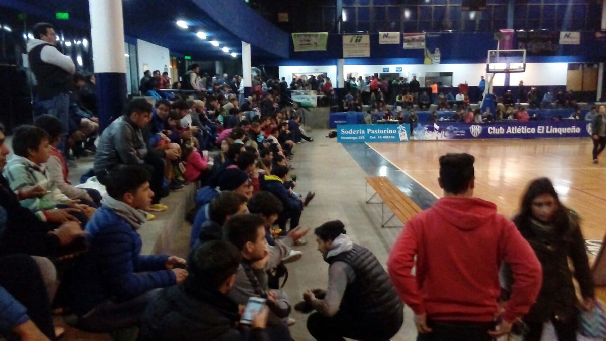 YoSoyLinqueno's tweet photo. Gracias a todos los que participaron y se acercaron al Estadio E. Pis Agata, vivimos una gran noche de penales! 

Los esperamos la próxima!! https://t.co/qbdrtlMRI6