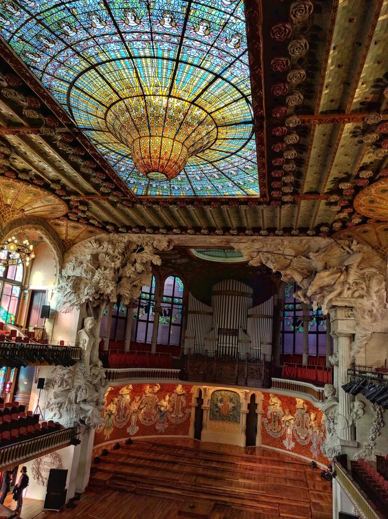 Did u know that @PalaudelaMusica is a @UNESCO World Heritage Site & home to this incredible stained glass window?👉 https://t.co/heHR4kcgT9