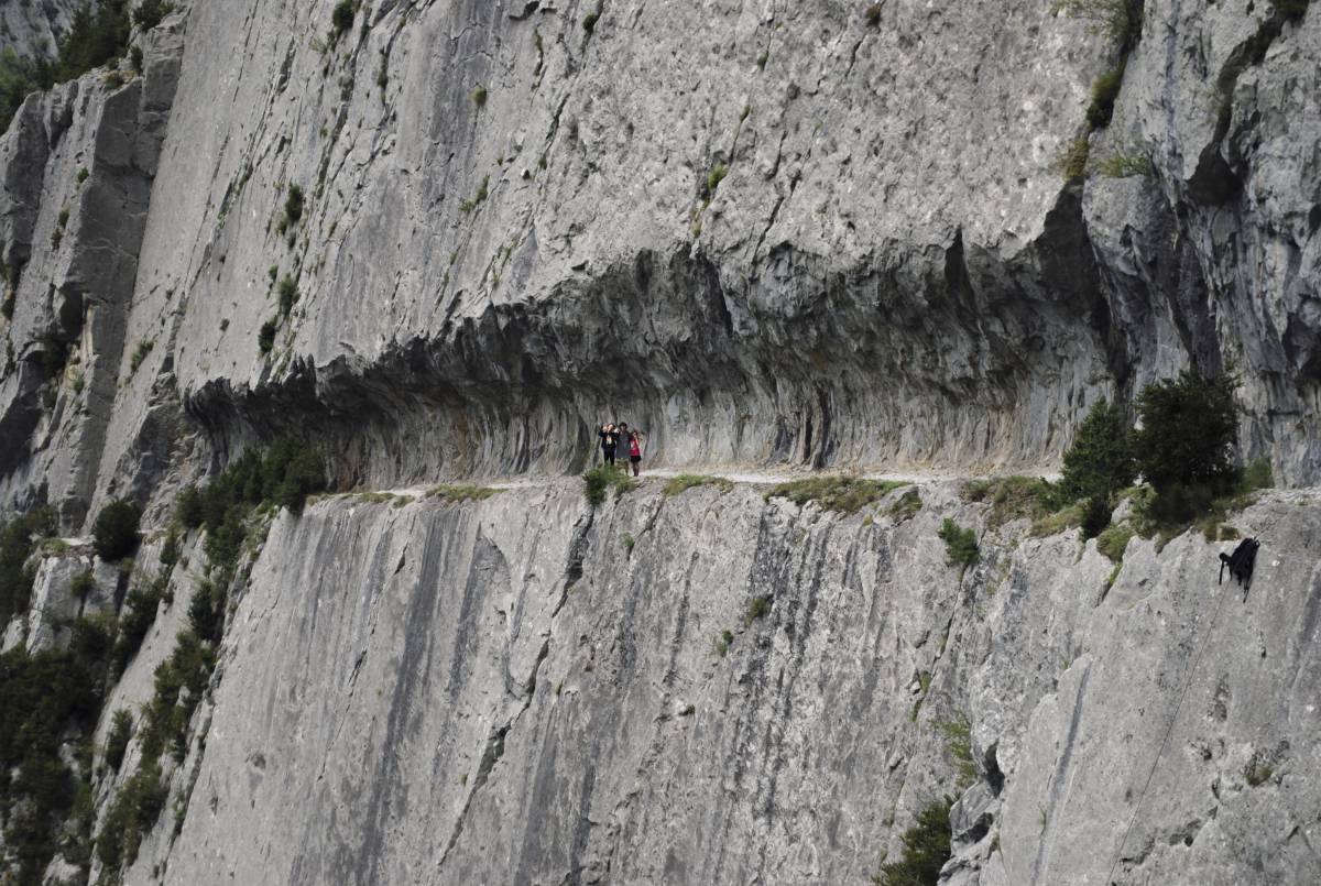 ElViajero_Pais's tweet photo. Un balcón sobre el precipicio en el Pirineo francés https://t.co/K9PJ7vb85i https://t.co/yaN9J8Zvsy