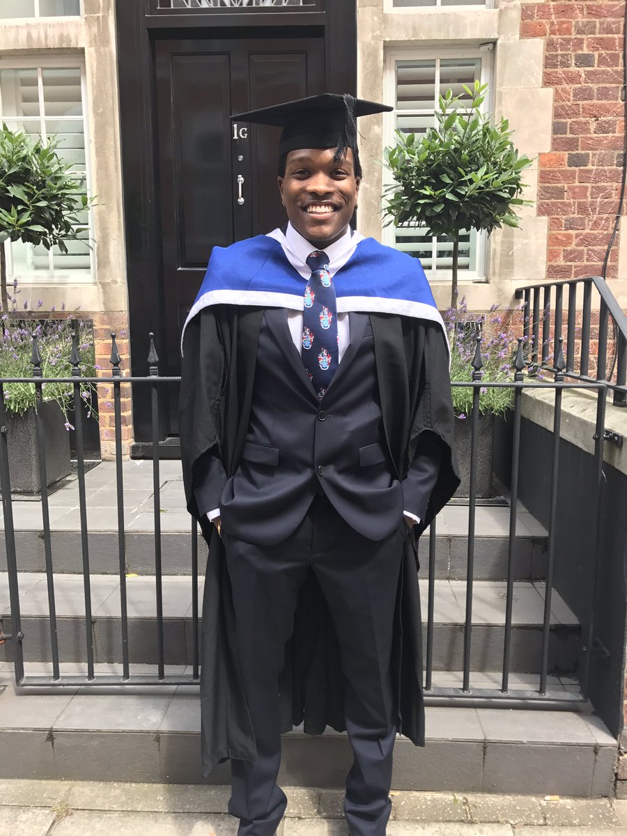 AndreCoggins_'s tweet photo. Your boy is now a graduate 🎓 2:1 in physical education &amp; Sport🎓🙏🏾 God has his plan, and I'm achieving! Slowly but surely! #Simmies https://t.co/LspJxB20tq