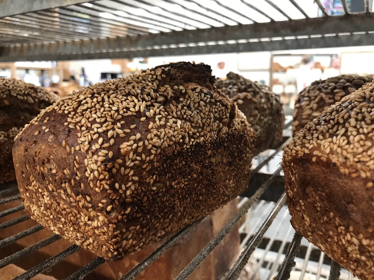 jennoblekelly's tweet photo. Y'all, Lionel's new #SpeltBread isπ And oh, that 100% #Rye with fennel! Look for them this fall @lafarmcary π#breadtasting #lowgluten https://t.co/ZjeEBribQC