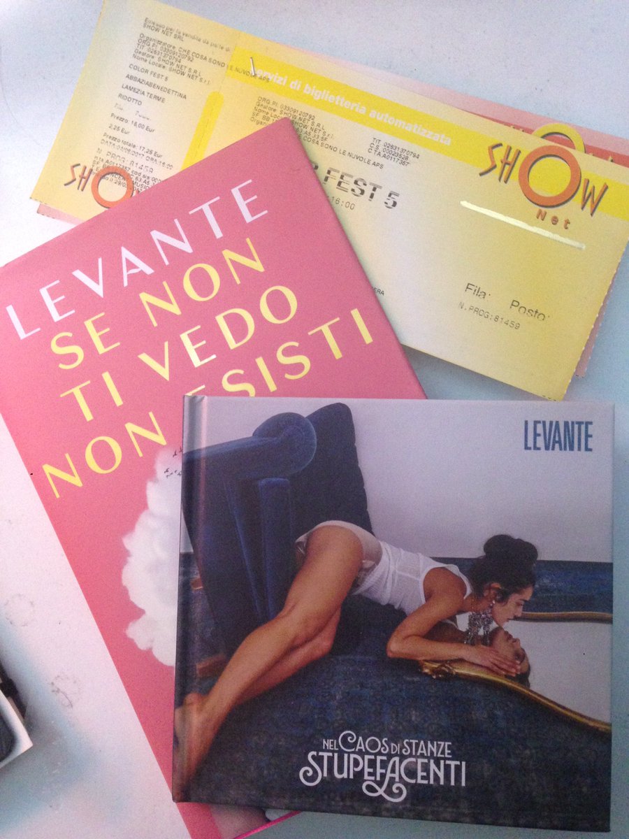 louivee5's tweet photo. " Certe cose possono saperle soltanto gli occhi " @levantecanta #senontivedononesisti #levante #AspettandoilCaos #ColorFest5 https://t.co/LZz8yC4gLI
