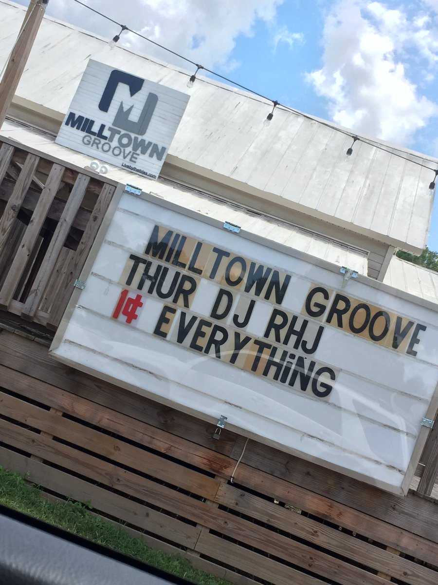 joshuawolfe904's tweet photo. Penny drinks &amp; shots til 12:30 @MilltownGroove 
If you wanna blackout, this is the cheapest way to do it.
@WeAreRHJ  on the 💻🎧 
#millin#hoe https://t.co/03MyCwNdGx