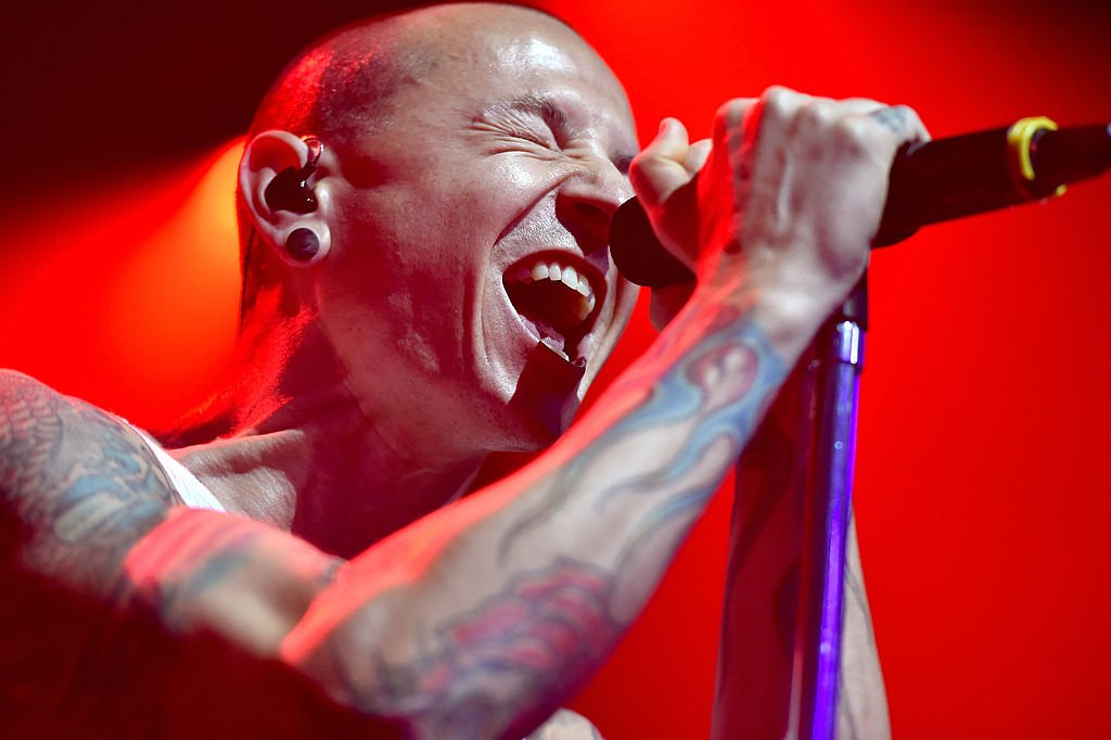 thefader's tweet image. Rest in peace Chester Bennington of Linkin Park 🌹🙏